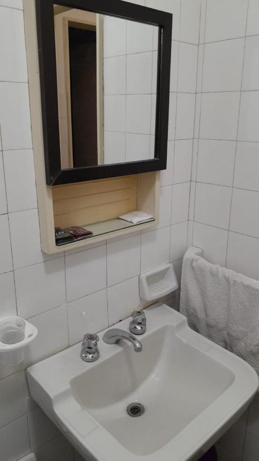 Habitacion Con Bano Privado Un Piso Por Escalera บัวโนสไอเรส ภายนอก รูปภาพ